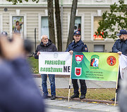 Pareigūnai protestavo prie LR Vyriausybės