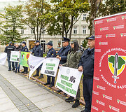 Pareigūnai protestavo prie LR Vyriausybės