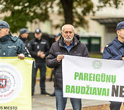Pareigūnai protestavo prie LR Vyriausybės