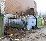 Vilniuje, Kernavės g. nukėlinėjami metaliniai garažai