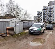 Vilniuje, Kernavės g. nukėlinėjami metaliniai garažai