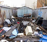 Vilniuje, Kernavės g. nukėlinėjami metaliniai garažai
