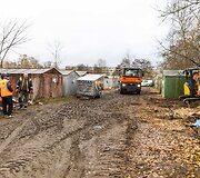 Vilniuje, Kernavės g. nukėlinėjami metaliniai garažai