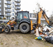 Vilniuje, Kernavės g. nukėlinėjami metaliniai garažai