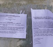 Vilniuje, Kernavės g. nukėlinėjami metaliniai garažai