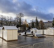 Į Vilniaus Katedros aik&scaron;tę atvežta gyva Kalėdų eglė