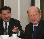 Susitikimo metu Kinijos ir Lietuvos atstovai pasira&scaron;ė memorandumus dėl bendradarbiavimo.
