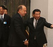 Susitikimo metu Kinijos ir Lietuvos atstovai pasira&scaron;ė memorandumus dėl bendradarbiavimo.