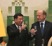Susitikimo metu Kinijos ir Lietuvos atstovai pasira&scaron;ė memorandumus dėl bendradarbiavimo.