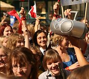 Vilniaus universiteto dėstytojai ir studentai i&scaron; Vinco Kudirkos aik&scaron;tės Gedimino prospektu žygiavo  į universiteto centrinius rūmus.
