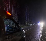 Policijos stabdomas BMW nestojo &ndash; nulėkė nuo kelio ir trenkėsi į medį: žuvo jaunas vairuotojas