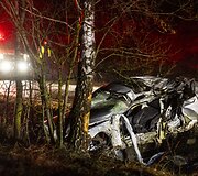 Policijos stabdomas BMW nestojo &ndash; nulėkė nuo kelio ir trenkėsi į medį: žuvo jaunas vairuotojas