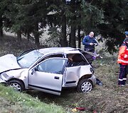 Vilniaus pakra&scaron;tyje, Liepkalnio gatvėje apvirto automobilis &bdquo;Rover&ldquo;.