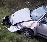 Vilniaus pakra&scaron;tyje, Liepkalnio gatvėje apvirto automobilis &bdquo;Rover&ldquo;.