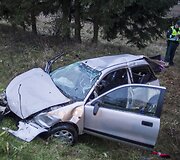 Vilniaus pakra&scaron;tyje, Liepkalnio gatvėje apvirto automobilis &bdquo;Rover&ldquo;.