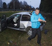 Vilniaus pakra&scaron;tyje, Liepkalnio gatvėje apvirto automobilis &bdquo;Rover&ldquo;.