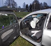 Vilniaus pakra&scaron;tyje, Liepkalnio gatvėje apvirto automobilis &bdquo;Rover&ldquo;.
