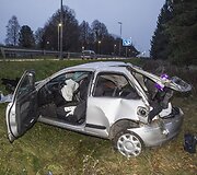 Vilniaus pakra&scaron;tyje, Liepkalnio gatvėje apvirto automobilis &bdquo;Rover&ldquo;.