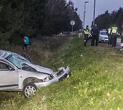 Vilniaus pakra&scaron;tyje, Liepkalnio gatvėje apvirto automobilis &bdquo;Rover&ldquo;.