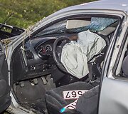 Vilniaus pakra&scaron;tyje, Liepkalnio gatvėje apvirto automobilis &bdquo;Rover&ldquo;.
