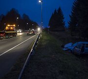 Vilniaus pakra&scaron;tyje, Liepkalnio gatvėje apvirto automobilis &bdquo;Rover&ldquo;.