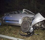 Vilniaus pakra&scaron;tyje, Liepkalnio gatvėje apvirto automobilis &bdquo;Rover&ldquo;.