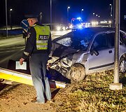Vilniaus pakra&scaron;tyje, Liepkalnio gatvėje apvirto automobilis &bdquo;Rover&ldquo;.