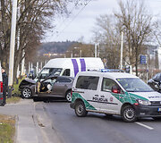 BMW ir &bdquo;Venipak&ldquo; mikroautobuso avarija Vilniuje