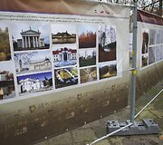Vilniaus pilių teritorijos ir įvairių Lietuvos istorijos laikotarpių vaizdai ant &bdquo;Rotondos&ldquo; tvoros.
