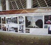 Vilniaus pilių teritorijos ir įvairių Lietuvos istorijos laikotarpių vaizdai ant &bdquo;Rotondos&ldquo; tvoros.