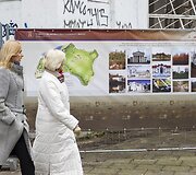 Vilniaus pilių teritorijos ir įvairių Lietuvos istorijos laikotarpių vaizdai ant &bdquo;Rotondos&ldquo; tvoros.