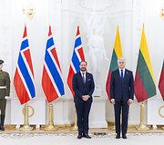 Kronprincas Haakonas, Gitanas Nausėda