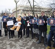 Jaunieji konservatoriai prie Seimo reikalavo versti Bronių Bradauską.