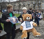 Jaunieji konservatoriai prie Seimo reikalavo versti Bronių Bradauską.