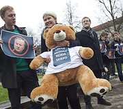 Jaunieji konservatoriai prie Seimo reikalavo versti Bronių Bradauską.