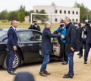 Olafas Scholzas, Gitanas Nausėda