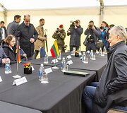Olafas Scholzas, Gitanas Nausėda