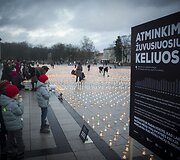 Žvakės Vilniaus Katedros aik&scaron;tėje &ndash; už žuvusius keliuose.