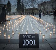 Žvakės Vilniaus Katedros aik&scaron;tėje &ndash; už žuvusius keliuose.