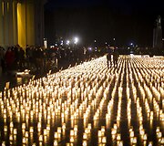 Žvakės Vilniaus Katedros aik&scaron;tėje &ndash; už žuvusius keliuose.