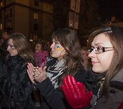 De&scaron;imtys jaunuolių Vilniuje prie ambasados i&scaron;rei&scaron;kė paramą Ukrainos protestuotojams.