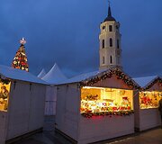 Kalėdų miestelis Katedros aik&scaron;tėje.
