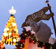 Kalėdų miestelis Katedros aik&scaron;tėje.