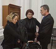 Eglė Barauskaitė ir Raimundas Ivanauskas su seserimi