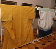 Meistrės i&scaron; Japonijos lietuviams pristato tradicinio meno kūrinius.