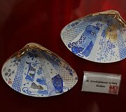 Meistrės i&scaron; Japonijos lietuviams pristato tradicinio meno kūrinius.