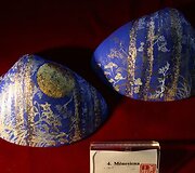 Meistrės i&scaron; Japonijos lietuviams pristato tradicinio meno kūrinius.