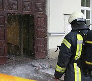Ugniagesių pratybos penktadienio rytą Vilniaus centre sukėlė nerimo sostinės gyventojams.