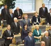 Seimas baigė rudens sesiją, sugiedojo himną ir i&scaron;siskirstė &scaron;vęsti &scaron;venčių.
