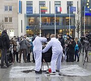 Protestuodama prie&scaron; kailių pramonės žiaurumą Milda paaukojo savo plaukus.